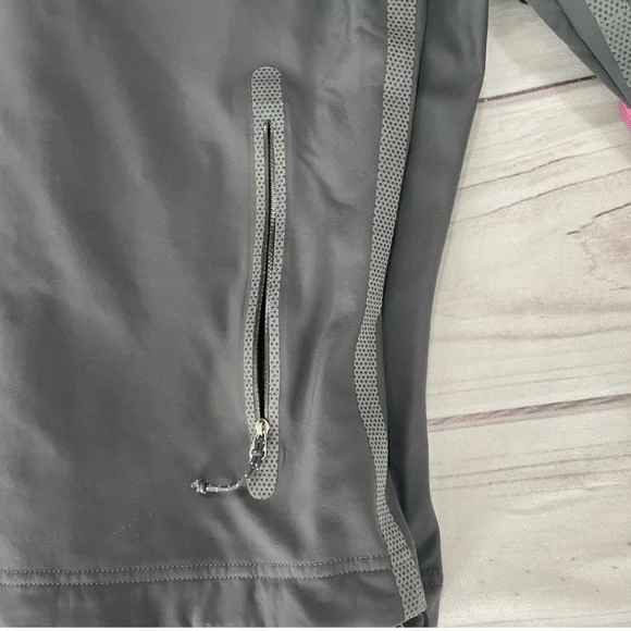 Mountain Hardwear Conduit Softshell Jacket Full Zip
Grey Womens Size 10 - Picture 5 of 12